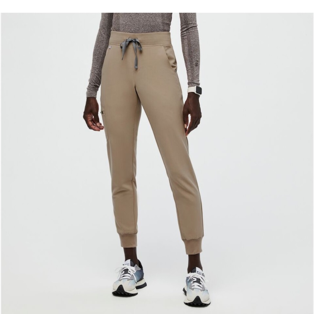 FIGS Zamora™ Jogger Scrub Pants (Latte)